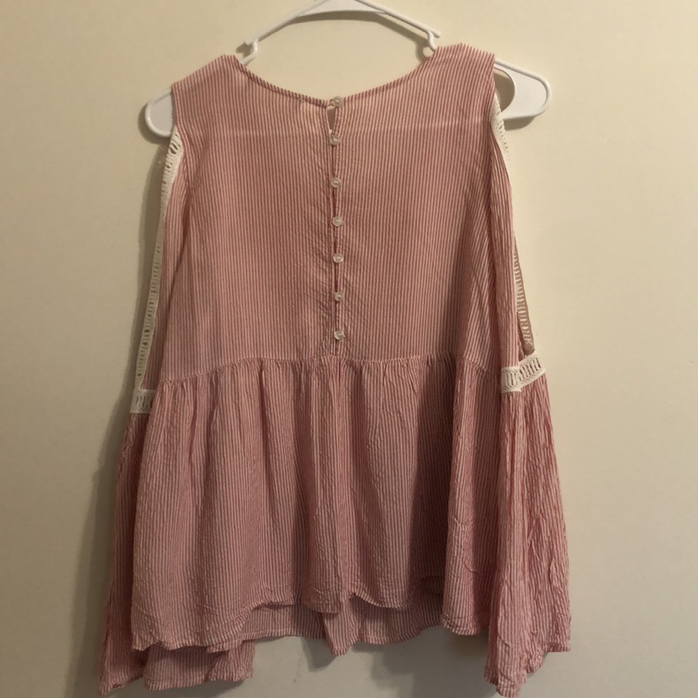 Open-Sleeve Peplum Top - Picture 4 of 4